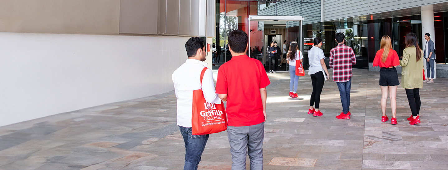 gc-two-boys-entring-building